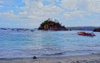 Crystal Bay Beach Penida Bali Trip