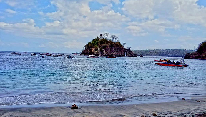 Crystal Bay Beach Penida Bali Trip